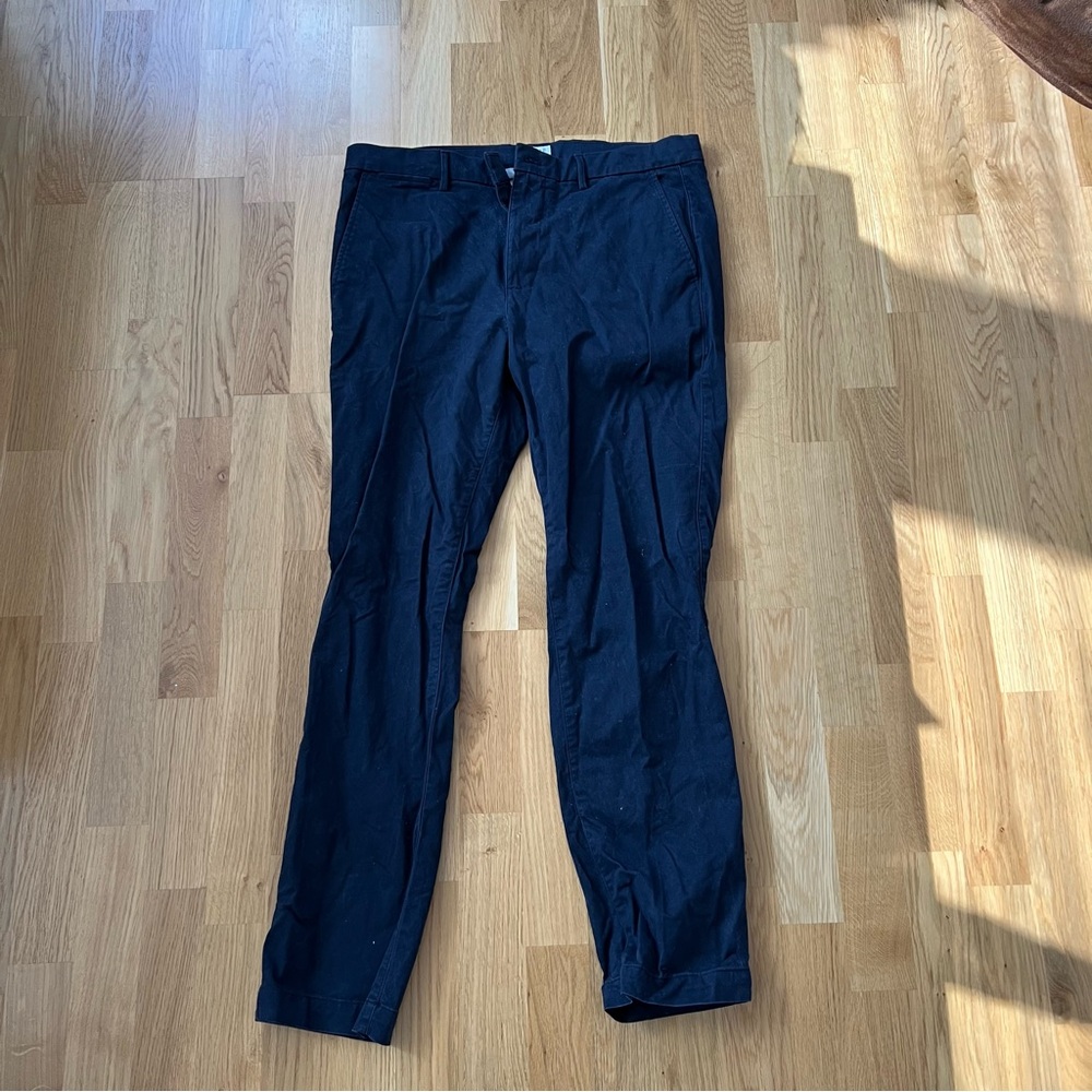 GAP Essential Khaki Slim Men’s 34W 32L Navy